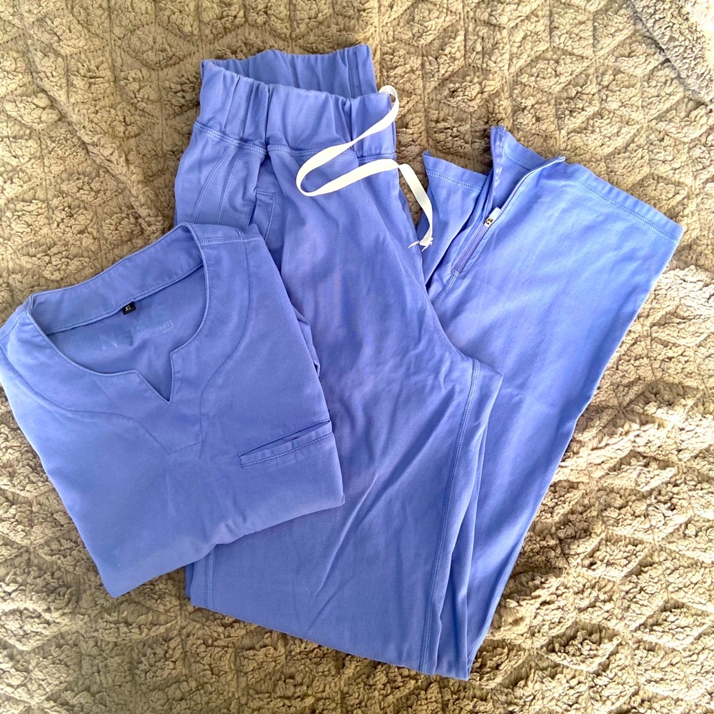 Benefit Scrubs Ceil Blue